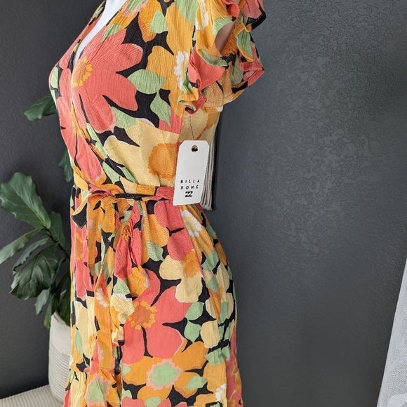 Billabong Floral Wrap Dress - Picture 5 of 10